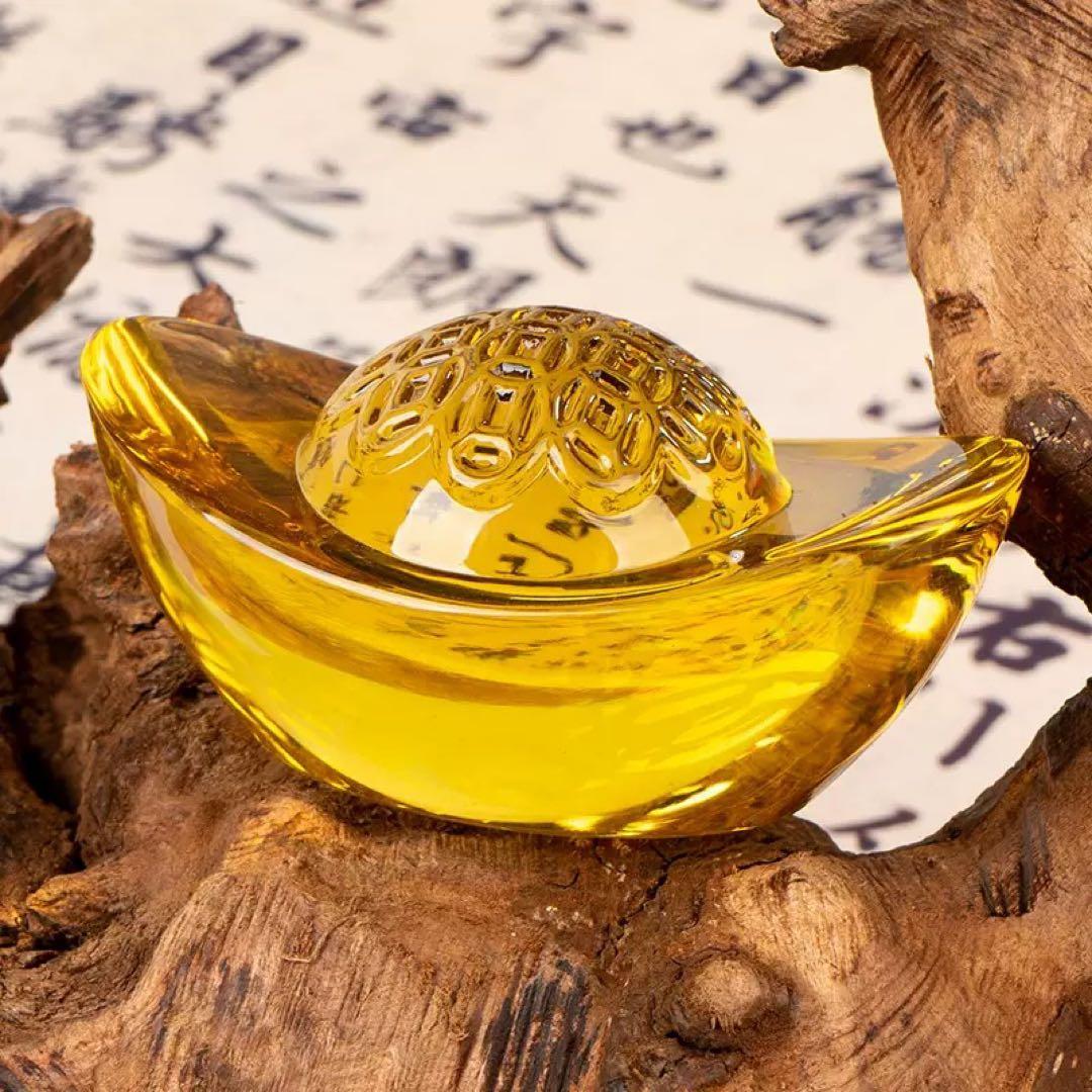 黄色いガラス製インテリア装飾品