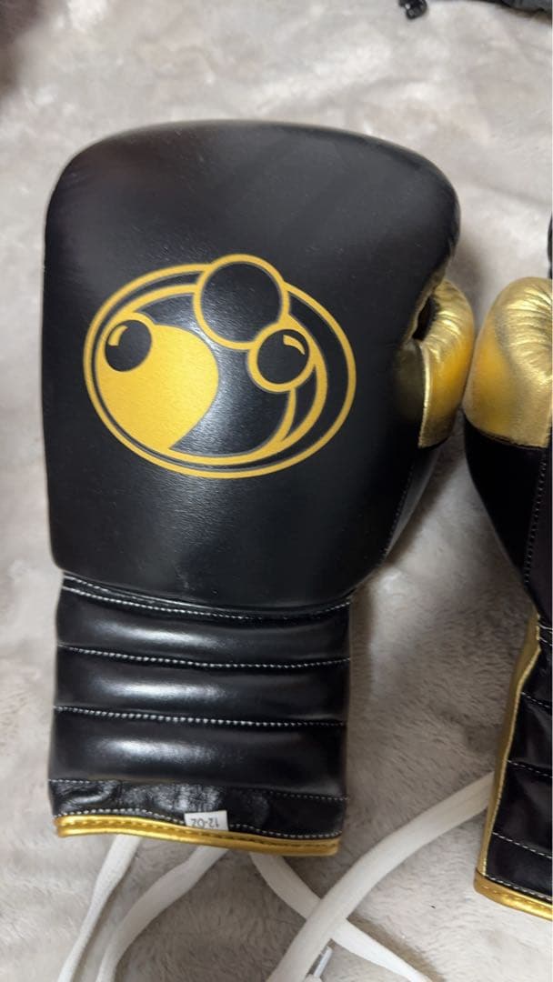 ボクシンググローブ 黒と金 レースアップ 本革 12oz？