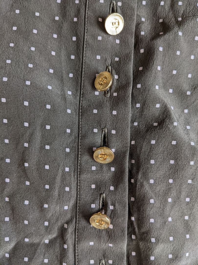 CHANEL オリーブグリーン ドット柄 シャツ ゴールドボタン