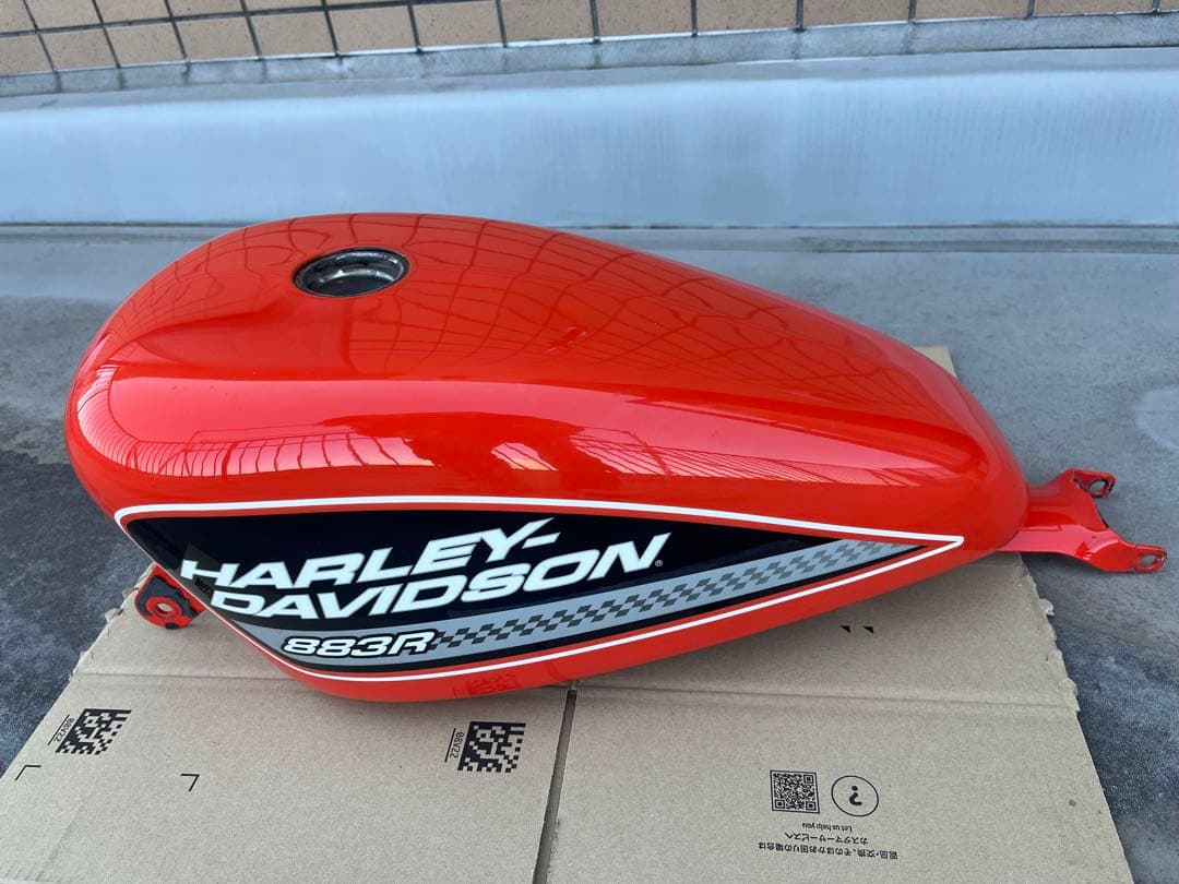 HARLEY-DAVIDSON XL883R オレンジ タンク　インジェクション