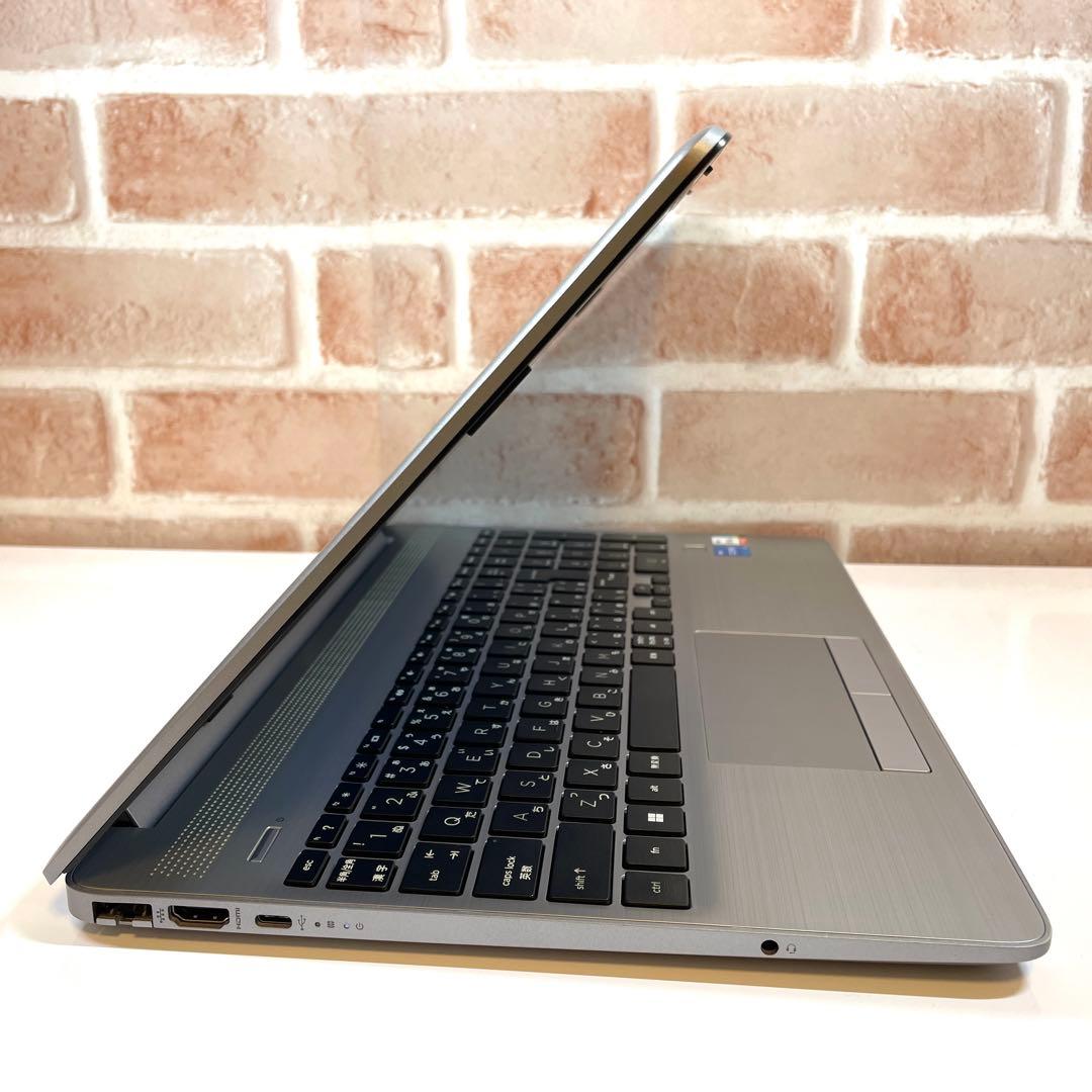★美品★ 2022年製 第11世代Corei5 15.6インチ HP WW7