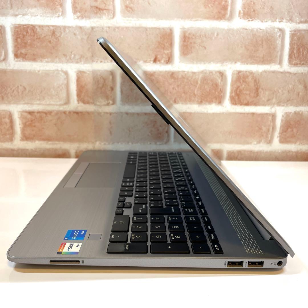 ★美品★ 2022年製 第11世代Corei5 15.6インチ HP WW7