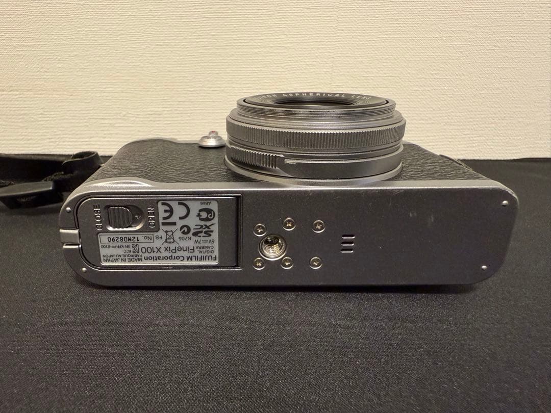 富士フィルム Fujifilm FinePix X100 純正レンズ&フード付