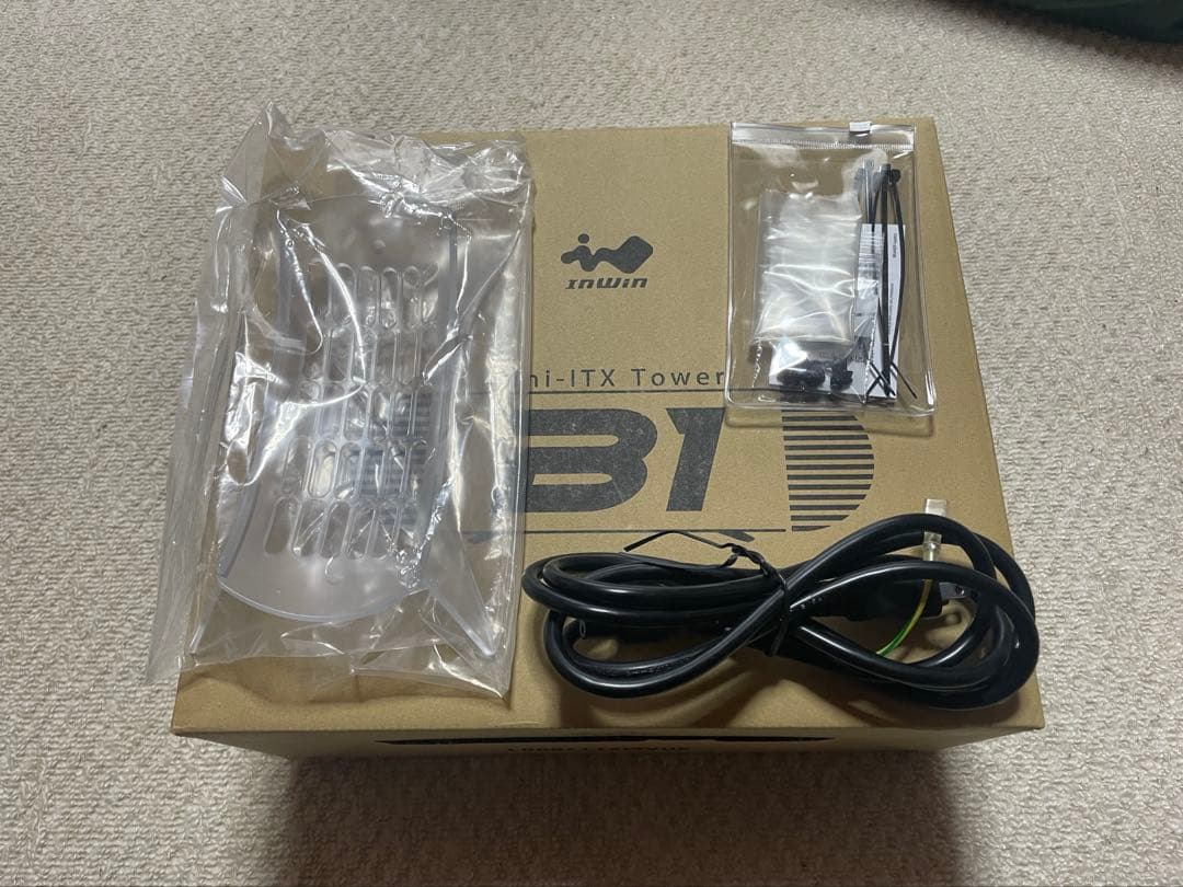 inwin B1 ホワイト PCケース