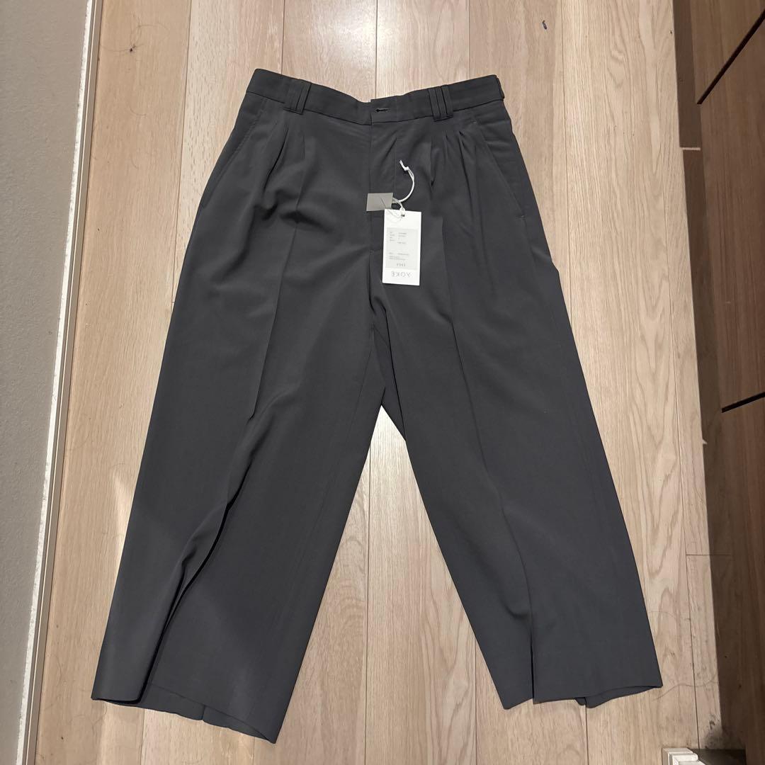 【YOKE】3PLEATED WIDE-LEG TROUSERS