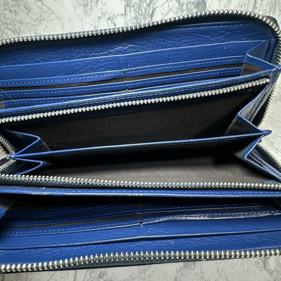 クロコ型押しレザー長財布　ラウンドファスナー　オーブ　ブルー　タッセル付き