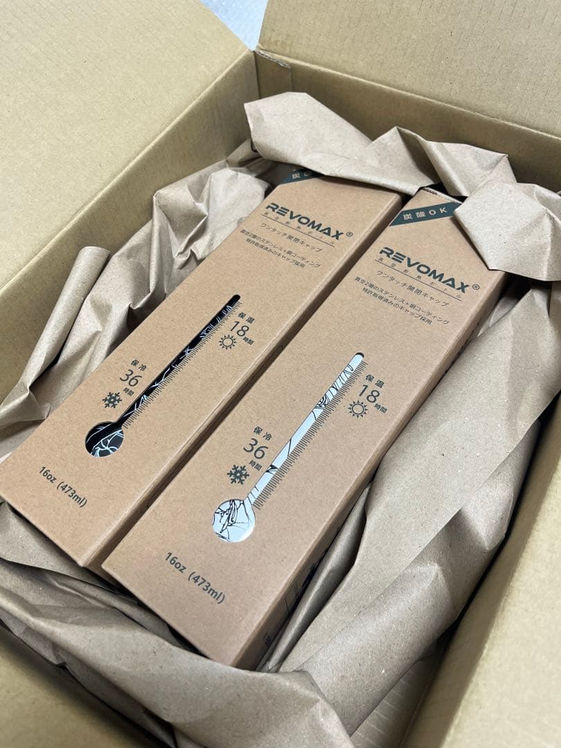 YOASOBI ボトル ブラックとホワイト