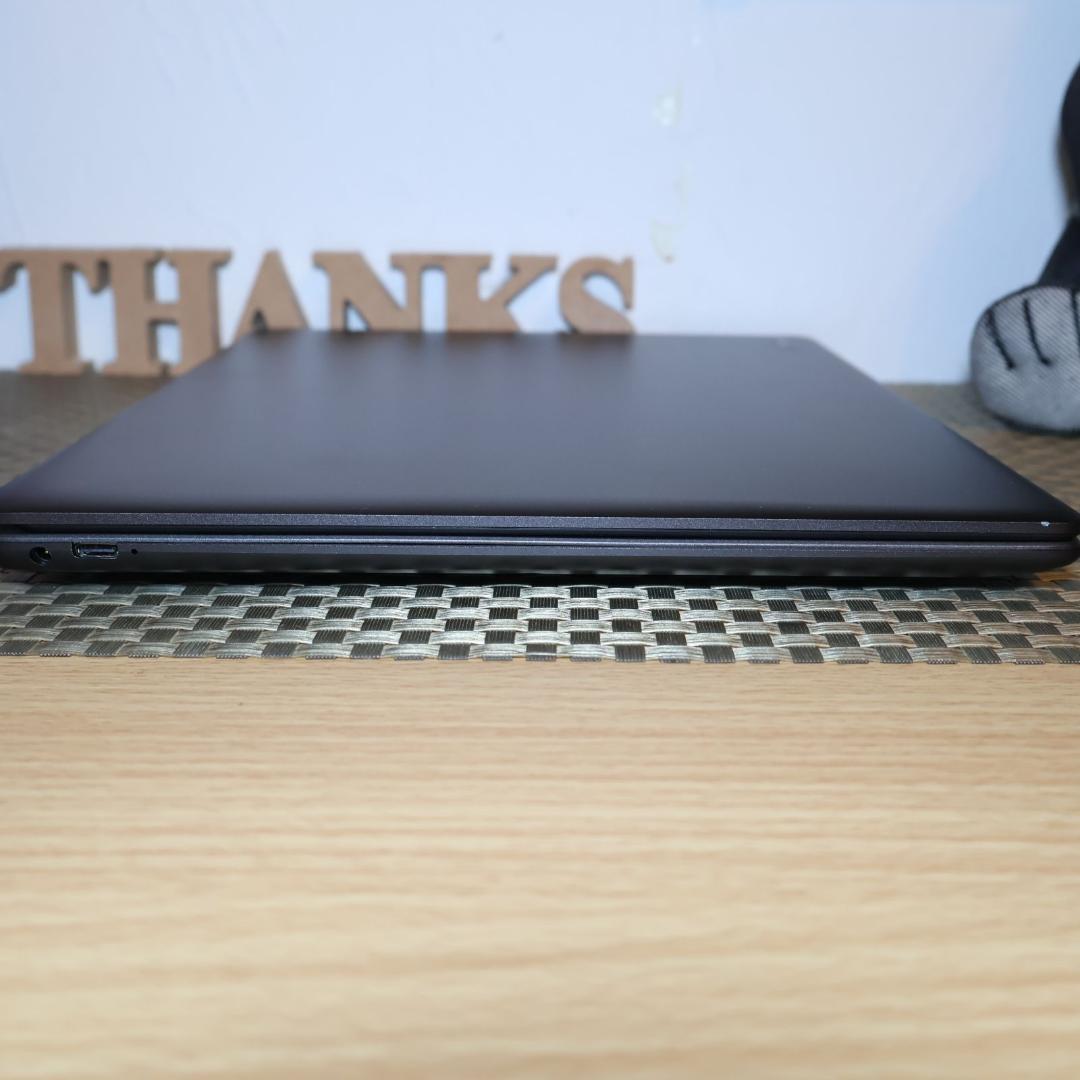 ほぼ新品Win11公式対応/メ8G/SSD/高画質液晶/無線/カメラ/TypeC