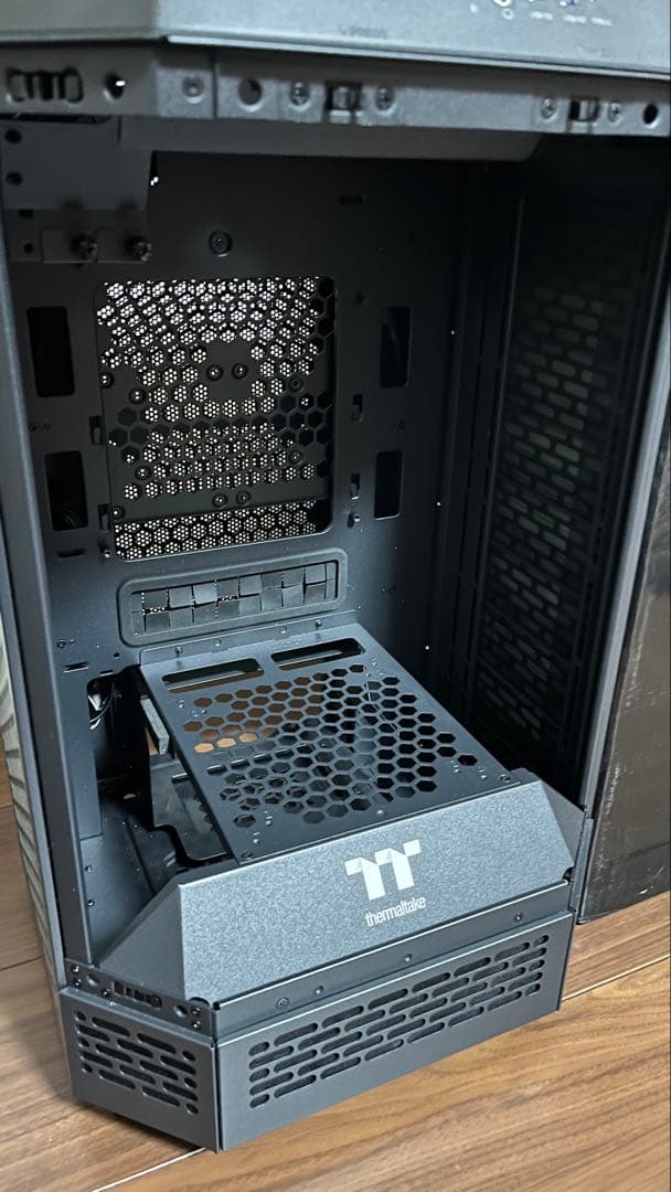 PCケース　サーマルテイク　Thermaltake the tower 250