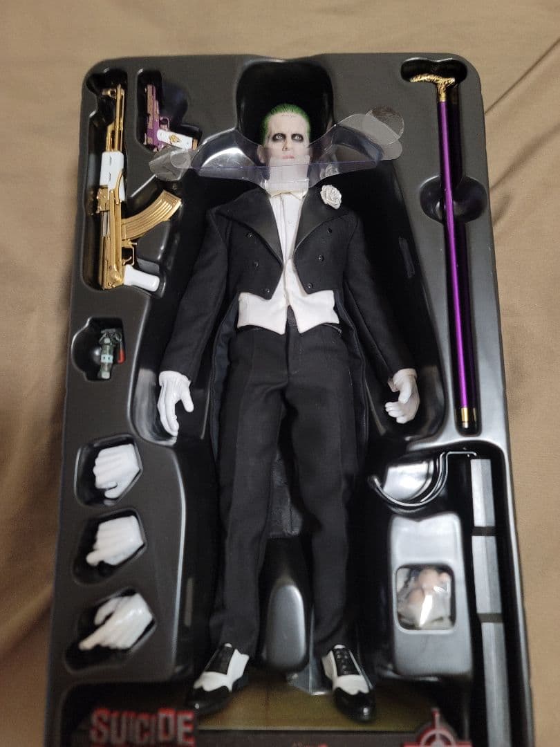 ホットトイズ 1/6 フィギュア ジョーカー (タキシード版)