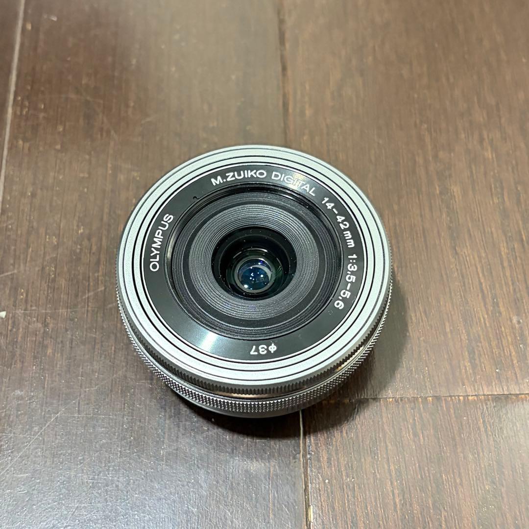 OLYMPUS E-M10 Mark IIIミラーレス一眼　レンズセット