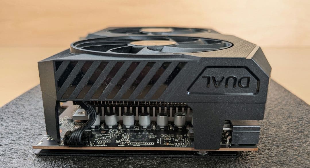 グラフィックボード・グラボ・ビデオカード ASUS DUAL-RX7600-O8G-V2