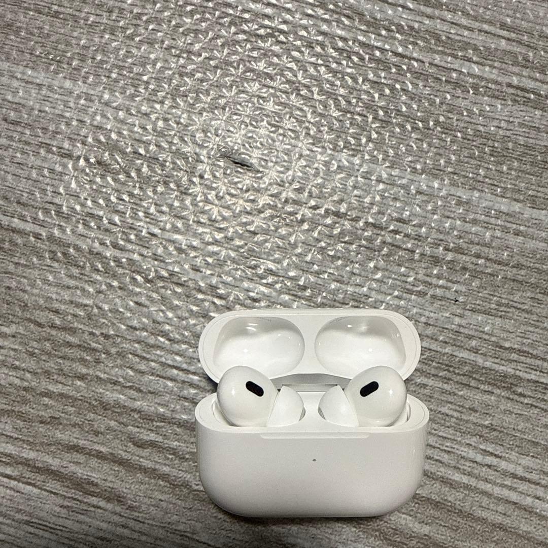 AirPods Pro 第二世代本体 ホワイト 充電ケース付き