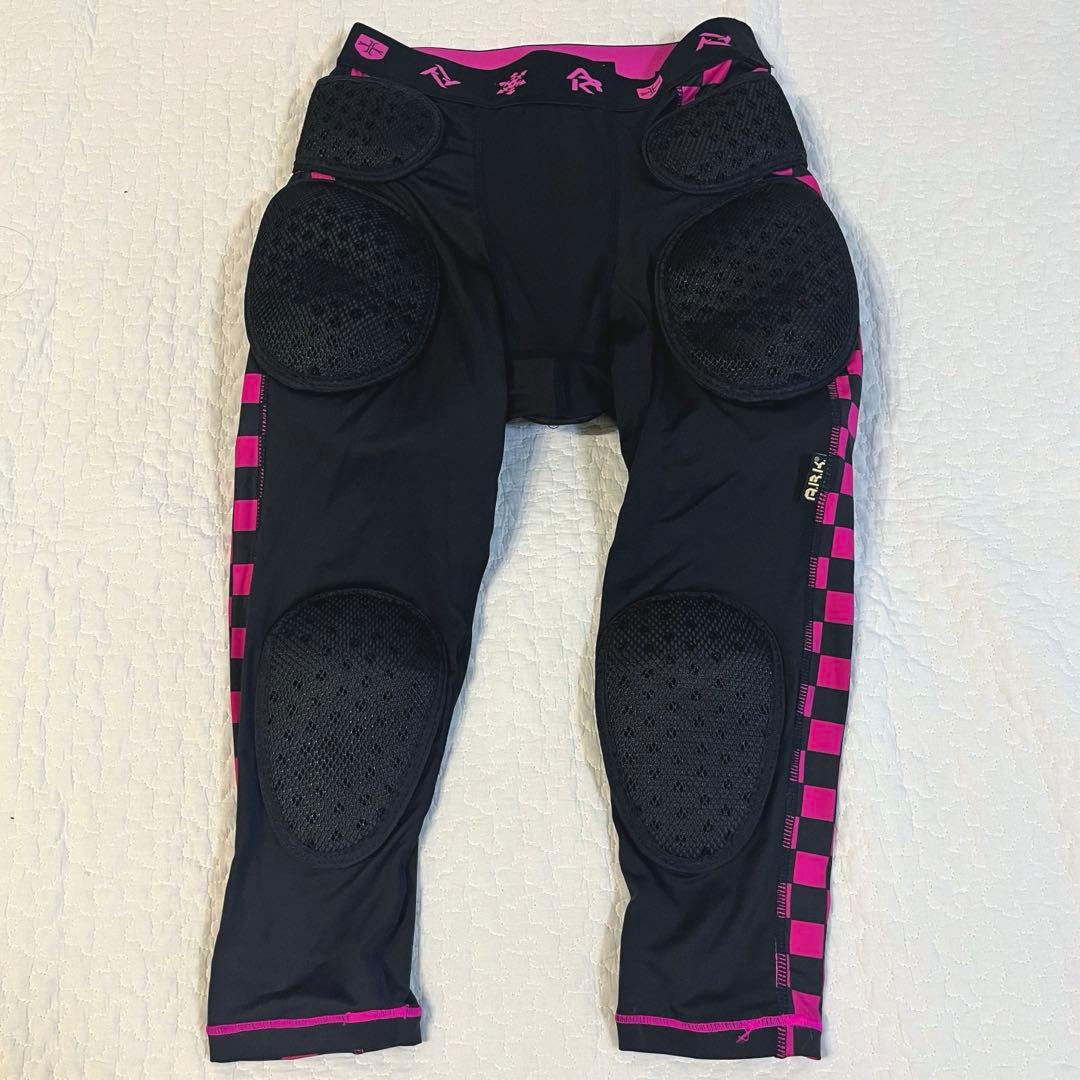 エーアールジーarg スノボウェア スキーウェア お尻パッド付き レディースM