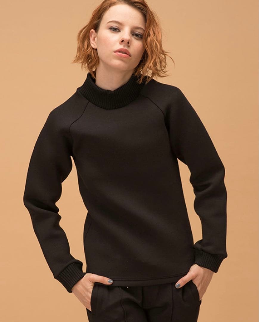 【新品】定価33,000円‼️mutaボンディングプルオーバー　ブラックレディース