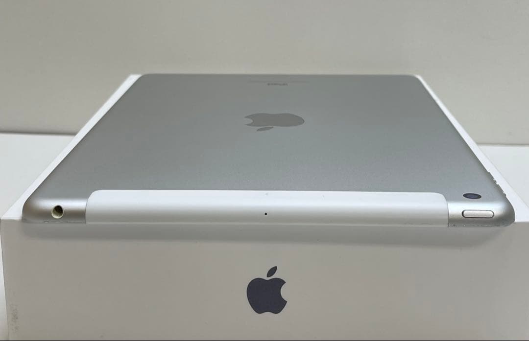 #12 iPad 第6世代 128GB Wi-Fi + Cellular 92%