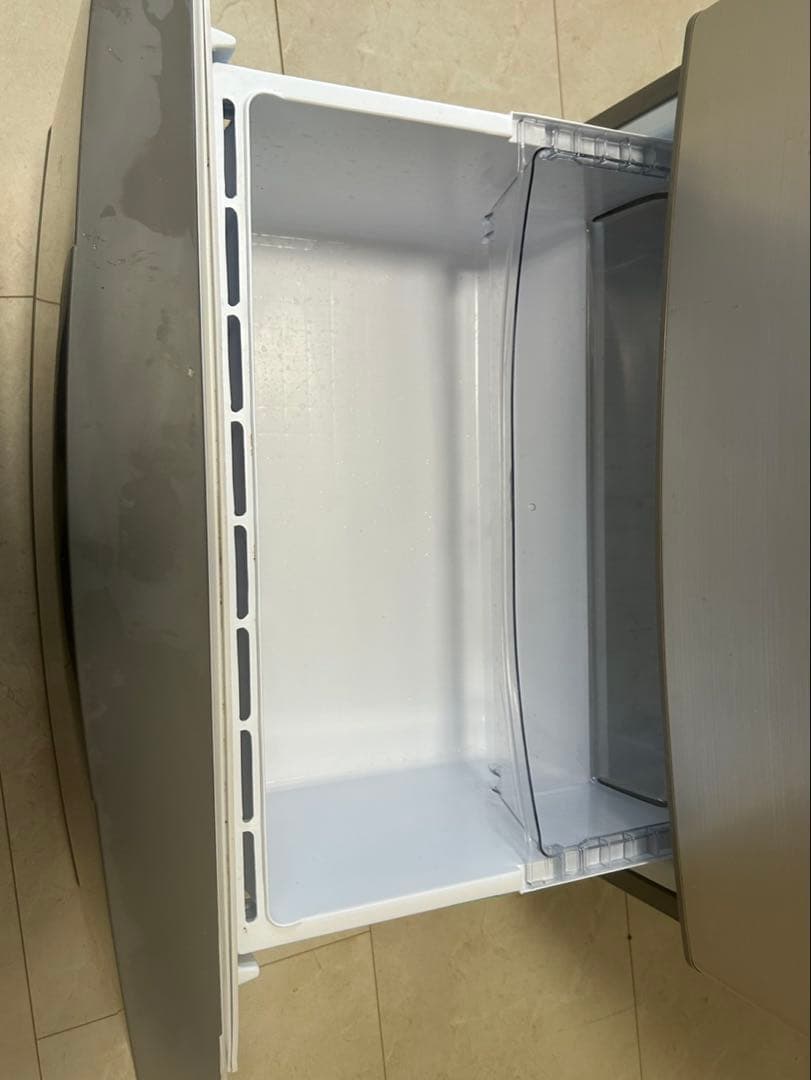 AQUA 自動製氷機付冷凍冷蔵庫 272Lたのめる便金額になってます。まだ新しい