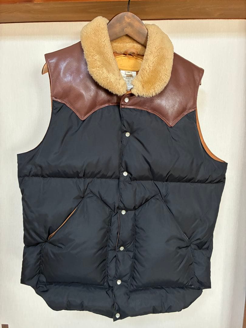 ロッキーマウンテン　ファー付きダウンベスト 黒と茶色