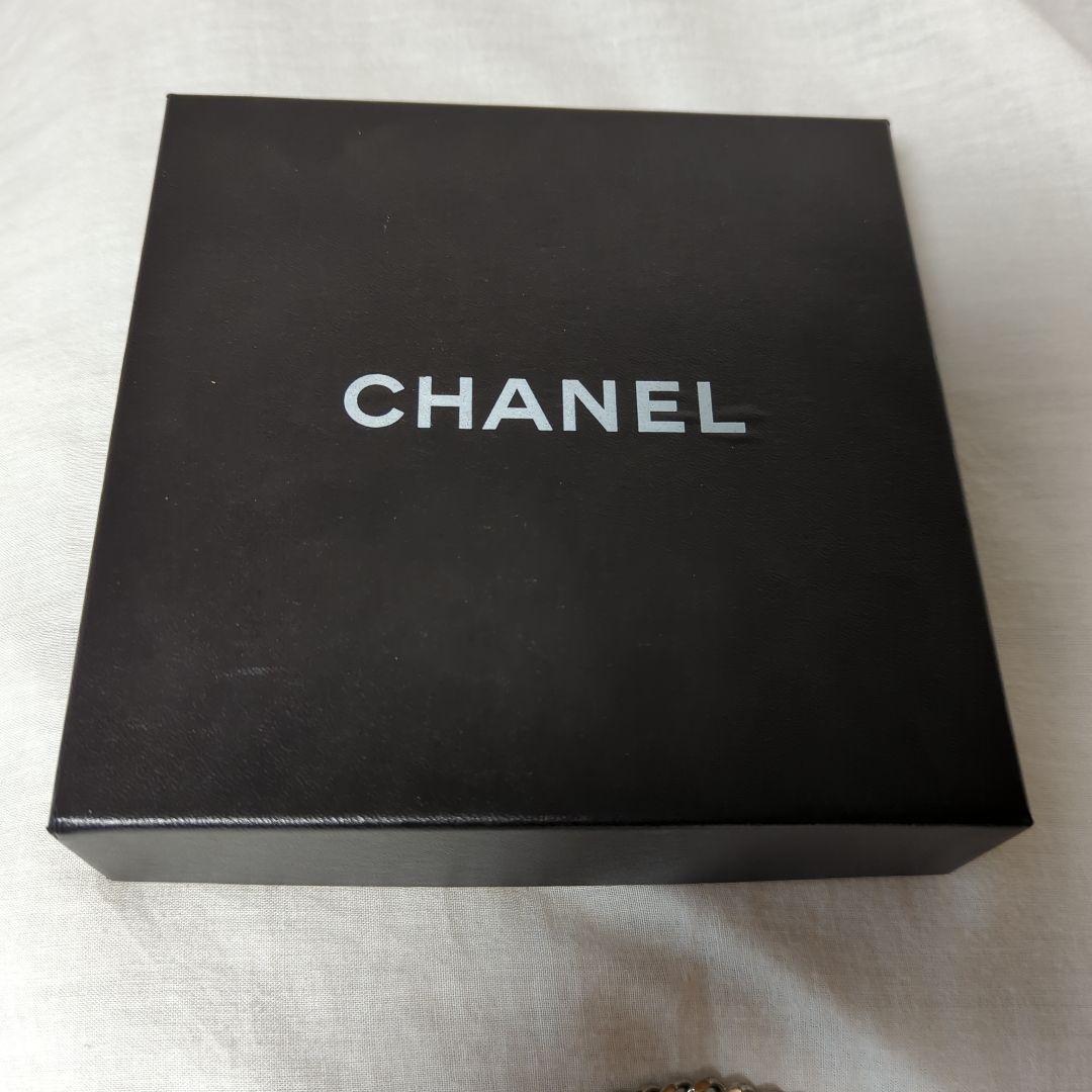 CHANEL メタルチェーンベルト ロゴチャーム付き
