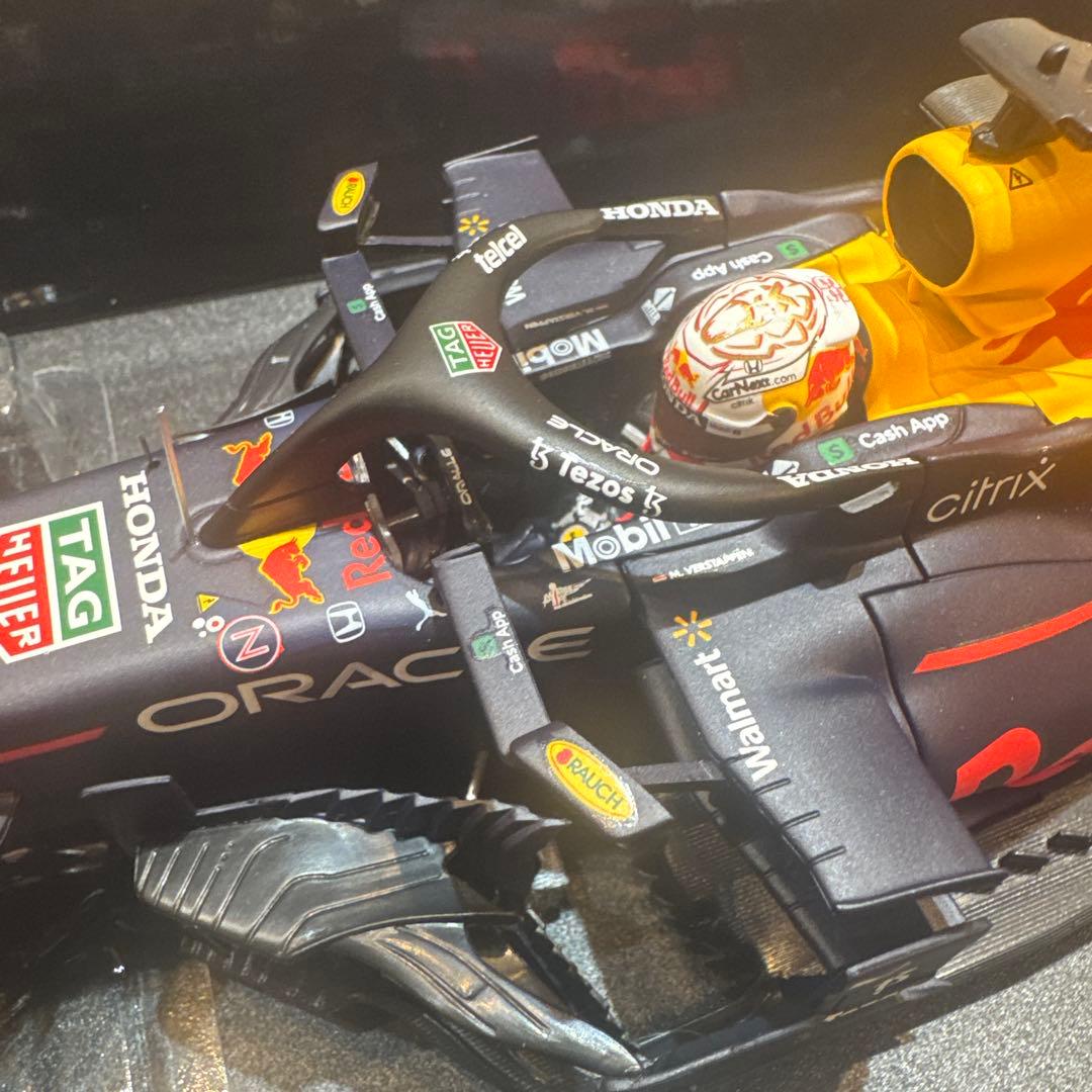 Red Bull Racing F1 ミニカー 1/18