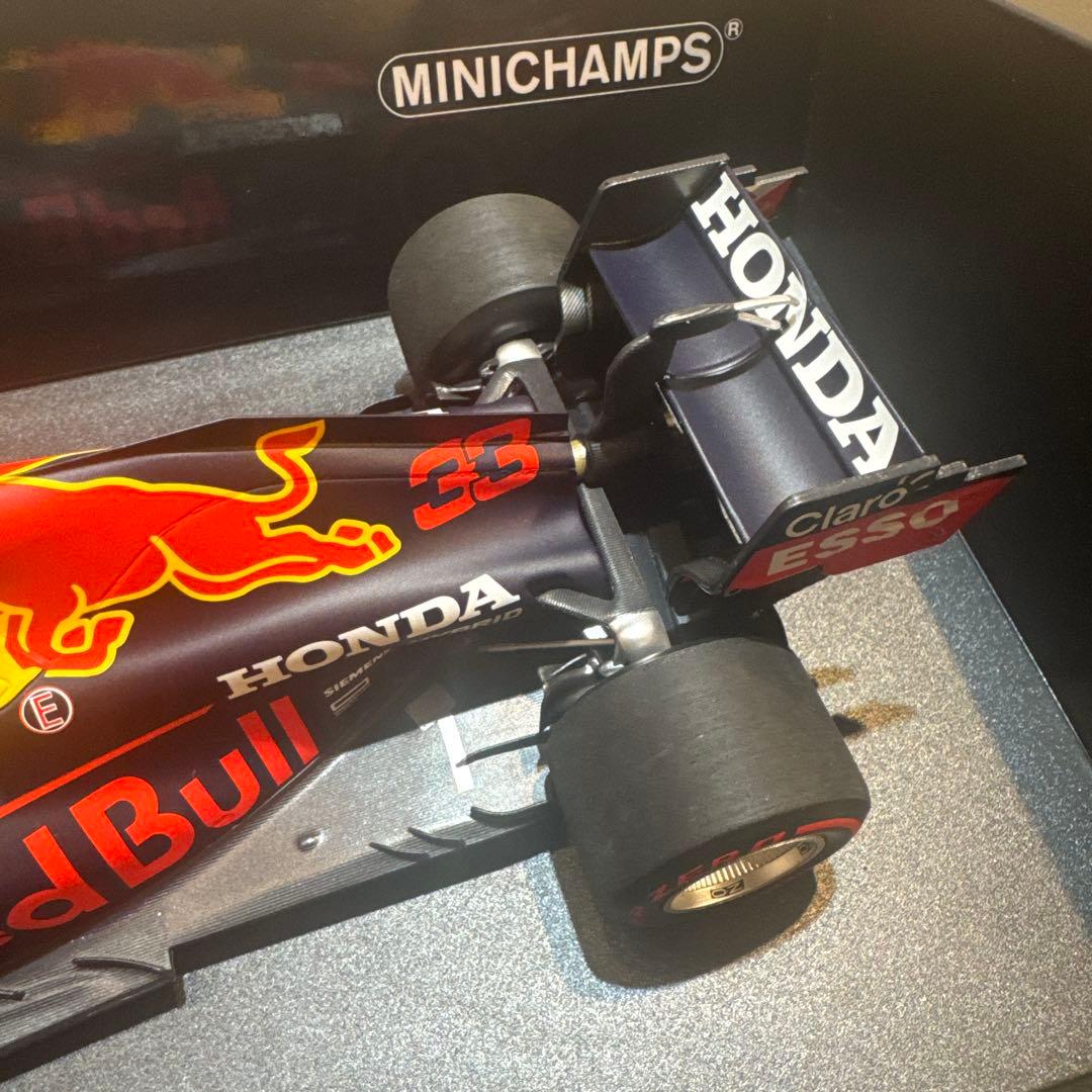Red Bull Racing F1 ミニカー 1/18