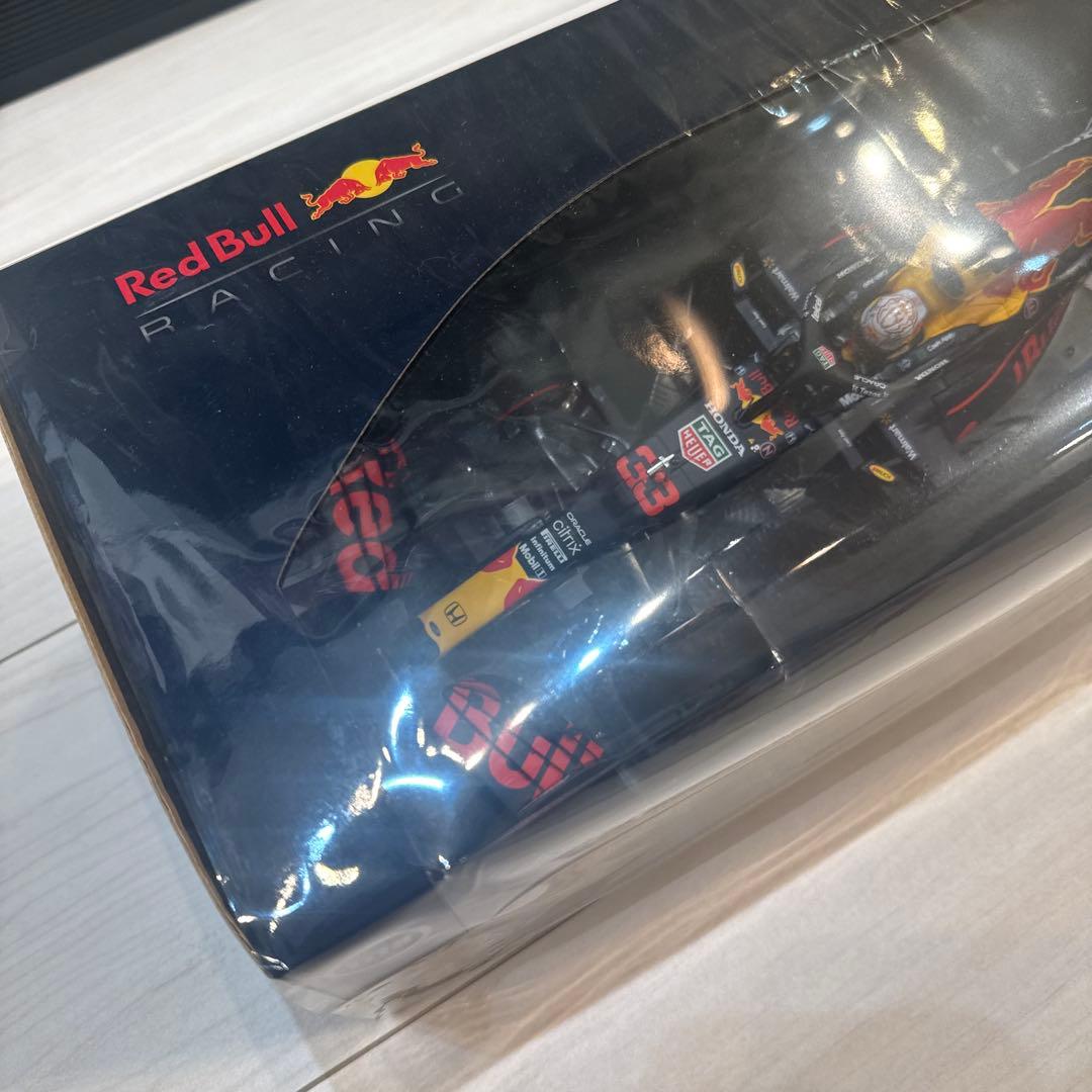 Red Bull Racing F1 ミニカー 1/18