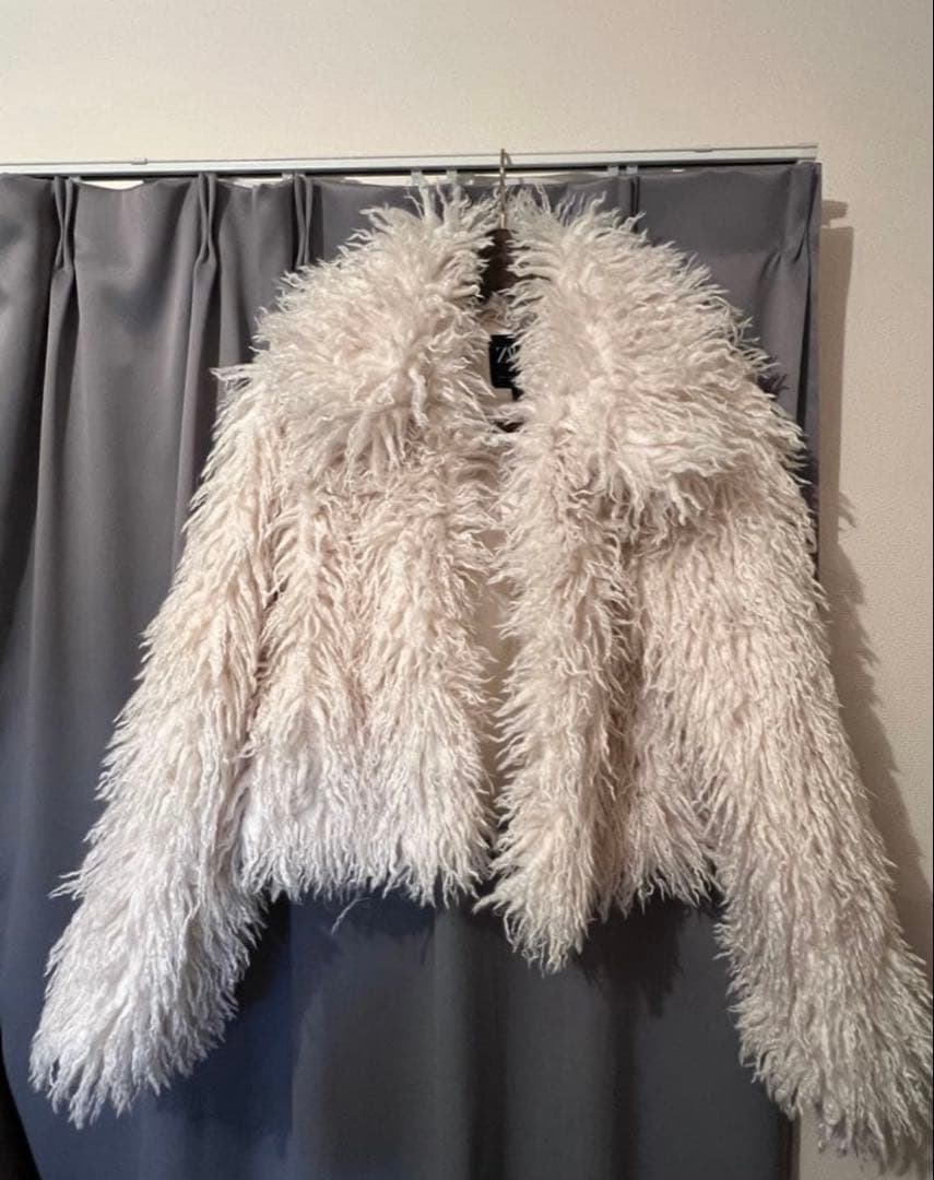【新品未使用タグ付き】ZARA フェイクファージャケット