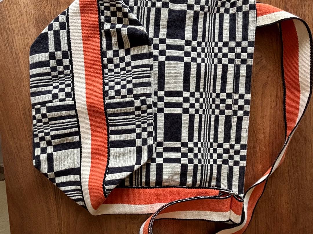 ヨハンナグリクセン Johanna Gullichsen テトラショルダーバッグ