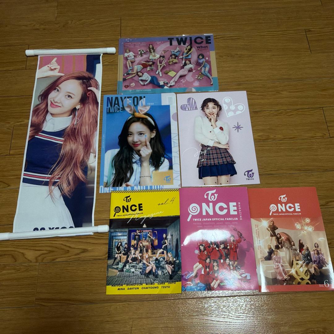 TWICE引退品まとめ売り　トレカ　アルバム　トートバッグ　ペンライト　タオル