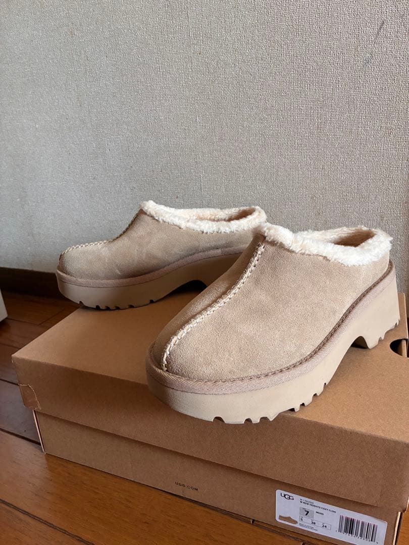 UGG ニューヘイツ　コージークロッグサンダル　サボ　24