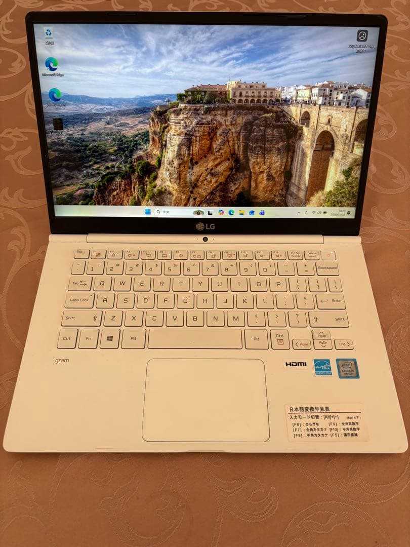 LG Gram 14インチで970グラム 英語キーボード 日本語Win 11