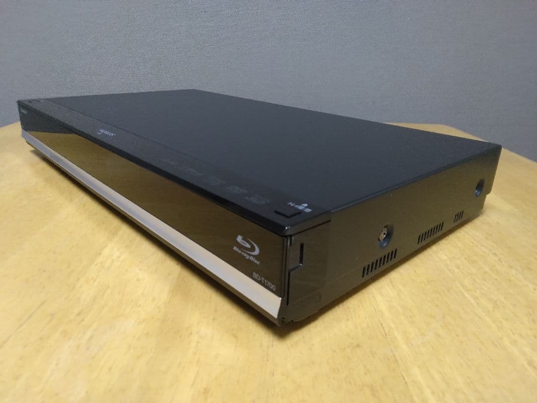 SHARP AQUOSブルーレイレコーダー 　T1700 保証付　3番組同時録画