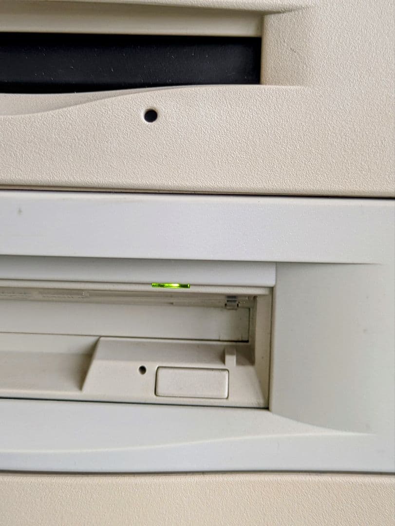 ジャンク品 Appleマッキントッシュ Quadra 840AV