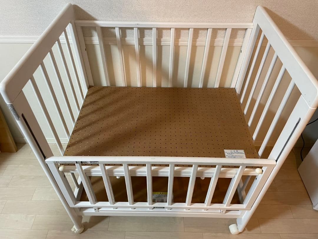 カトージ ハイシートミニベビーベッド ハイタイプ 床板調節可能 収納棚付