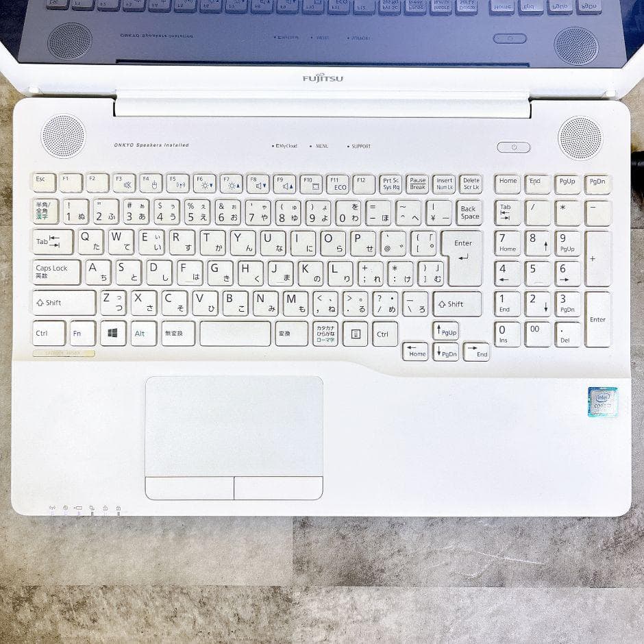 ⅰ7✨快適SSD✨おしゃれな白❣薄型ノートパソコン カメラ付 Windows11