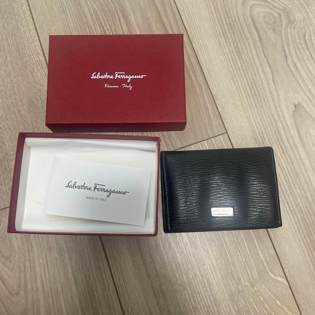 Salvatore Ferragamo 黒 レザー 名刺入れ