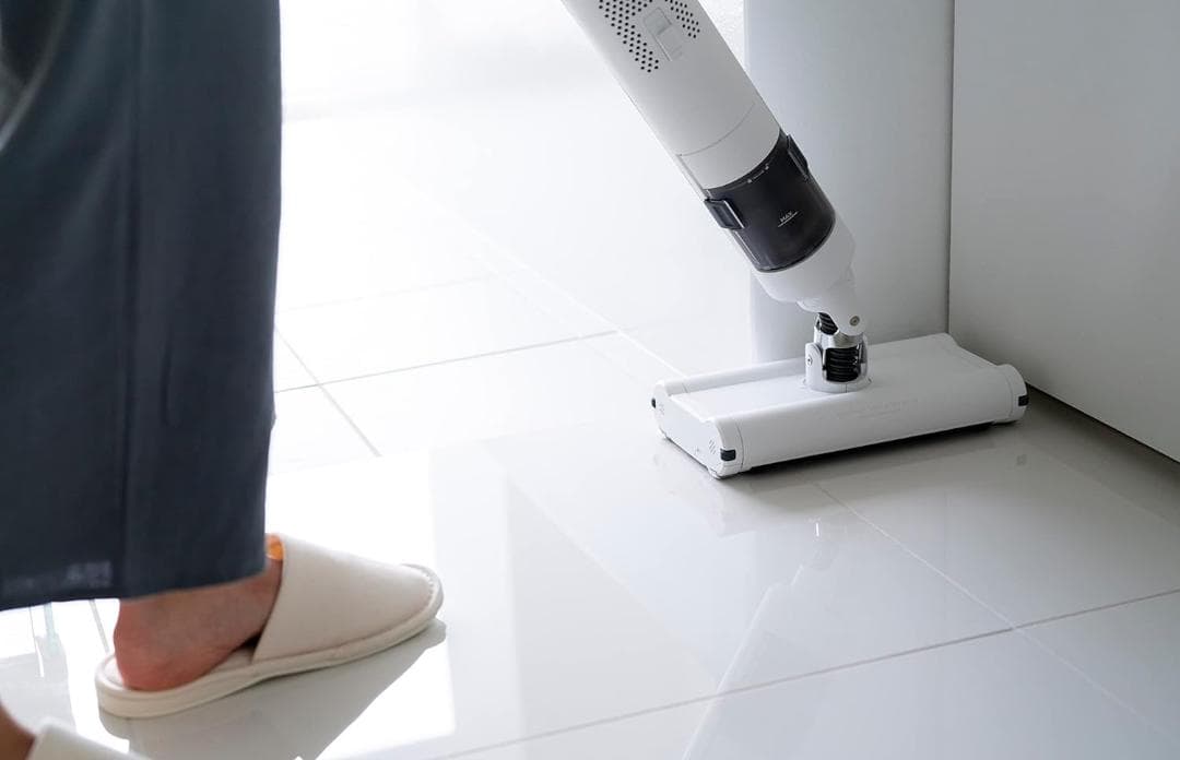 新品 即日発送 バルミューダ 掃除機 BALMUDA C01A-WH