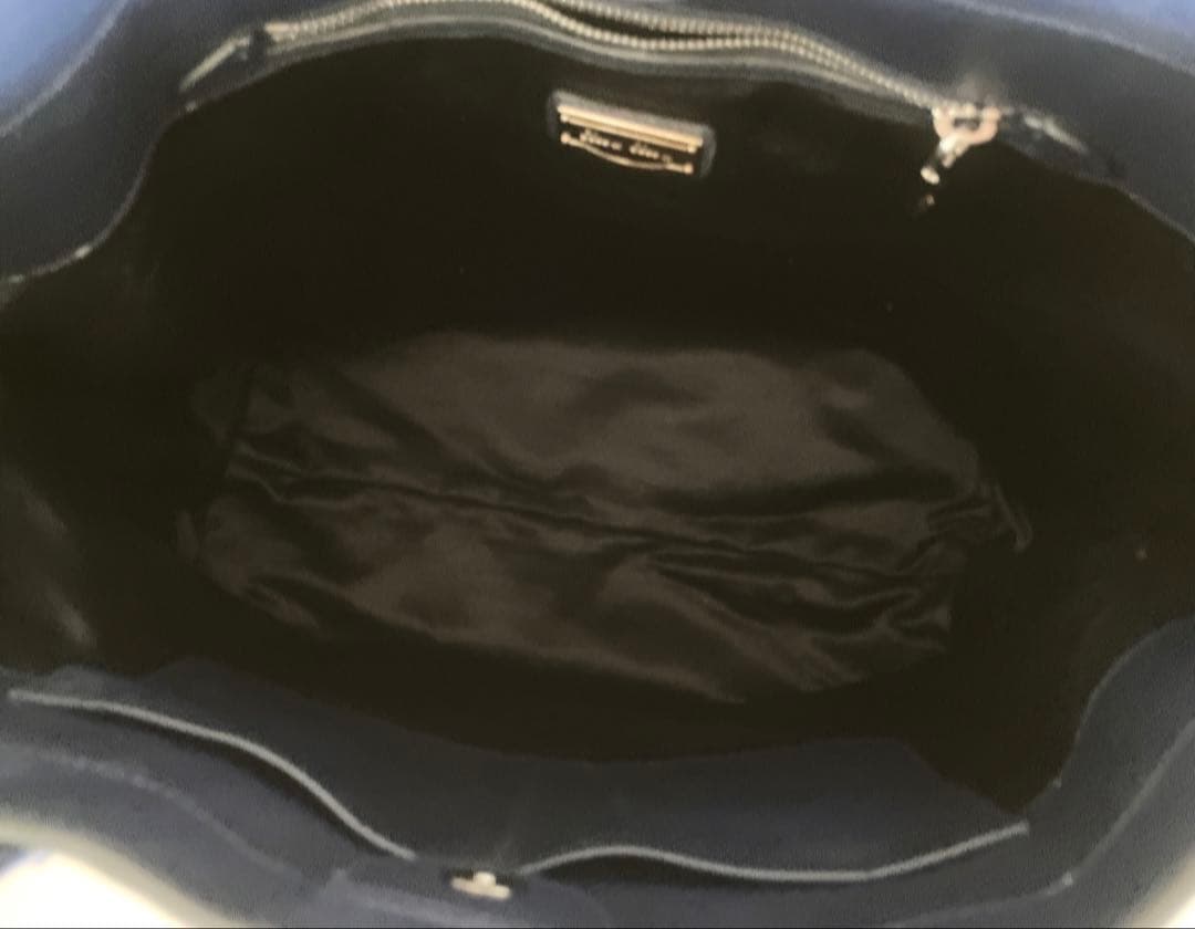 MIU MIU ネイビー本革トートバッグ