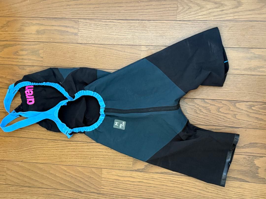 美品　アリーナ　高速水着　競泳水着　アクアフォースストーム　MF M