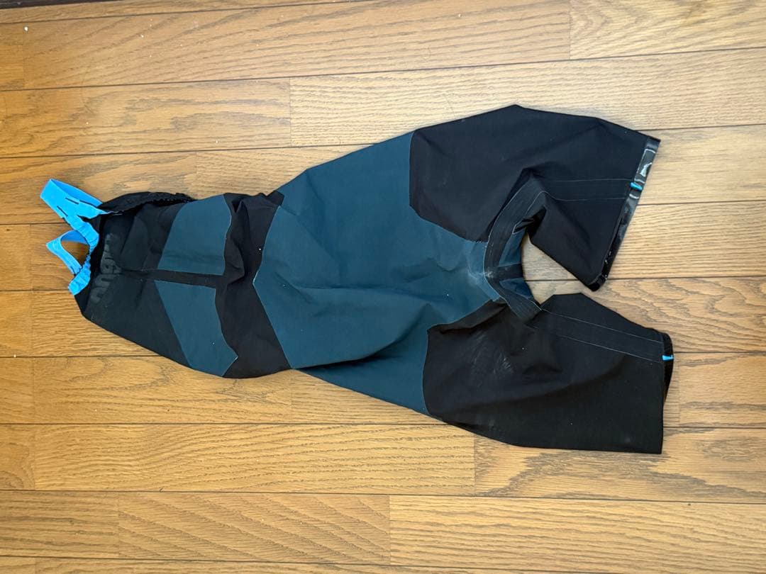 美品　アリーナ　高速水着　競泳水着　アクアフォースストーム　MF M