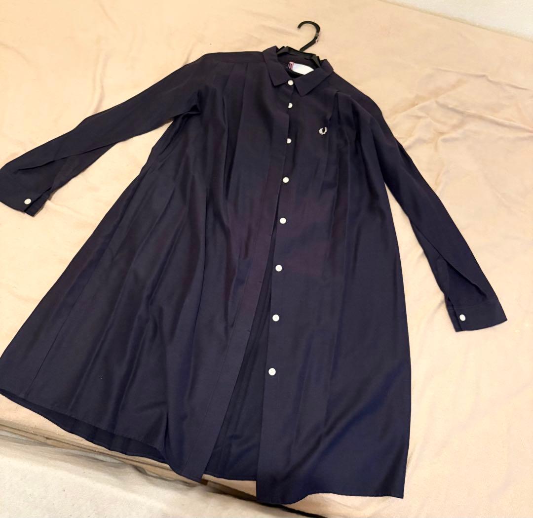 フレッドペリー シャツワンピース 長袖　ロゴ　ネイビー　プリーツ　襟付き