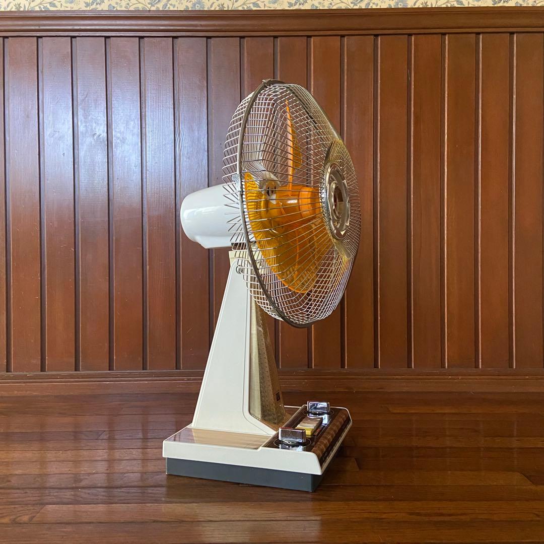 昭和レトロ　扇風機　ライト点灯します　希少　レトロポップ　美品　オレンジ