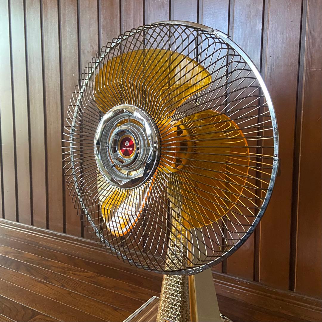 昭和レトロ　扇風機　ライト点灯します　希少　レトロポップ　美品　オレンジ