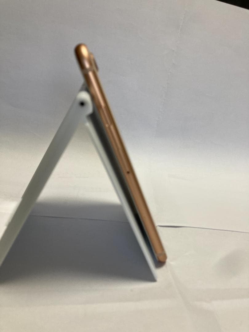 【美品】Apple iPhone 8 ゴールド 本体
