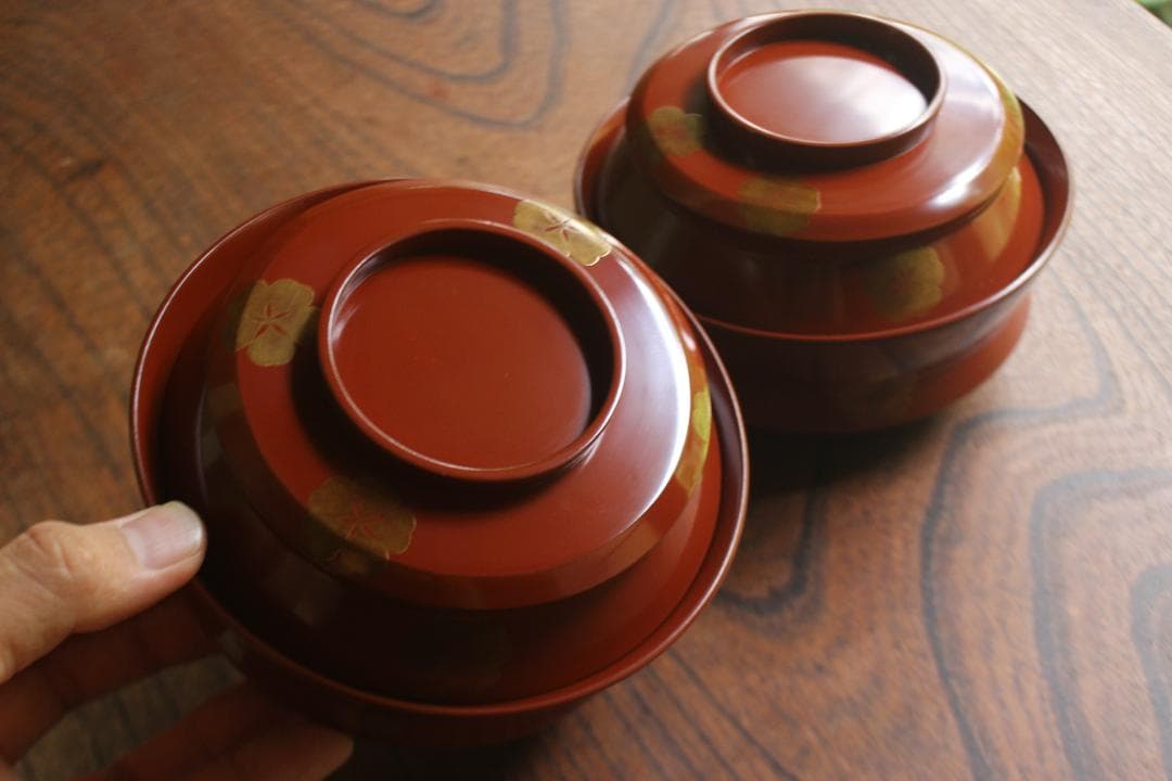 デッドストック！深みある朱漆に優美な梅蒔絵の映えるお椀2点（検輪島塗京塗雑煮椀