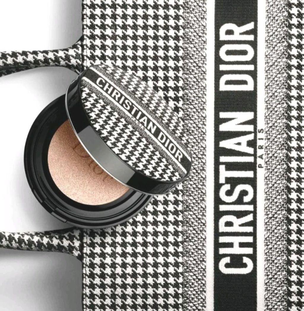 user_e02382feさま♥2点Dior オイルチャームキーホルダーファンデ