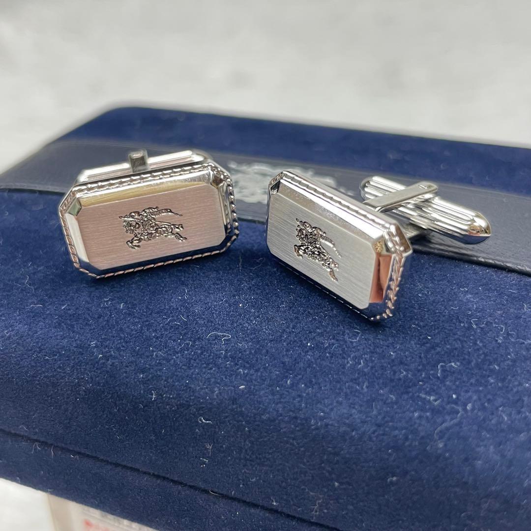未使用級✨バーバリー✨タイピン✨カフス✨セット✨シルバー✨ロゴ✨箱付き