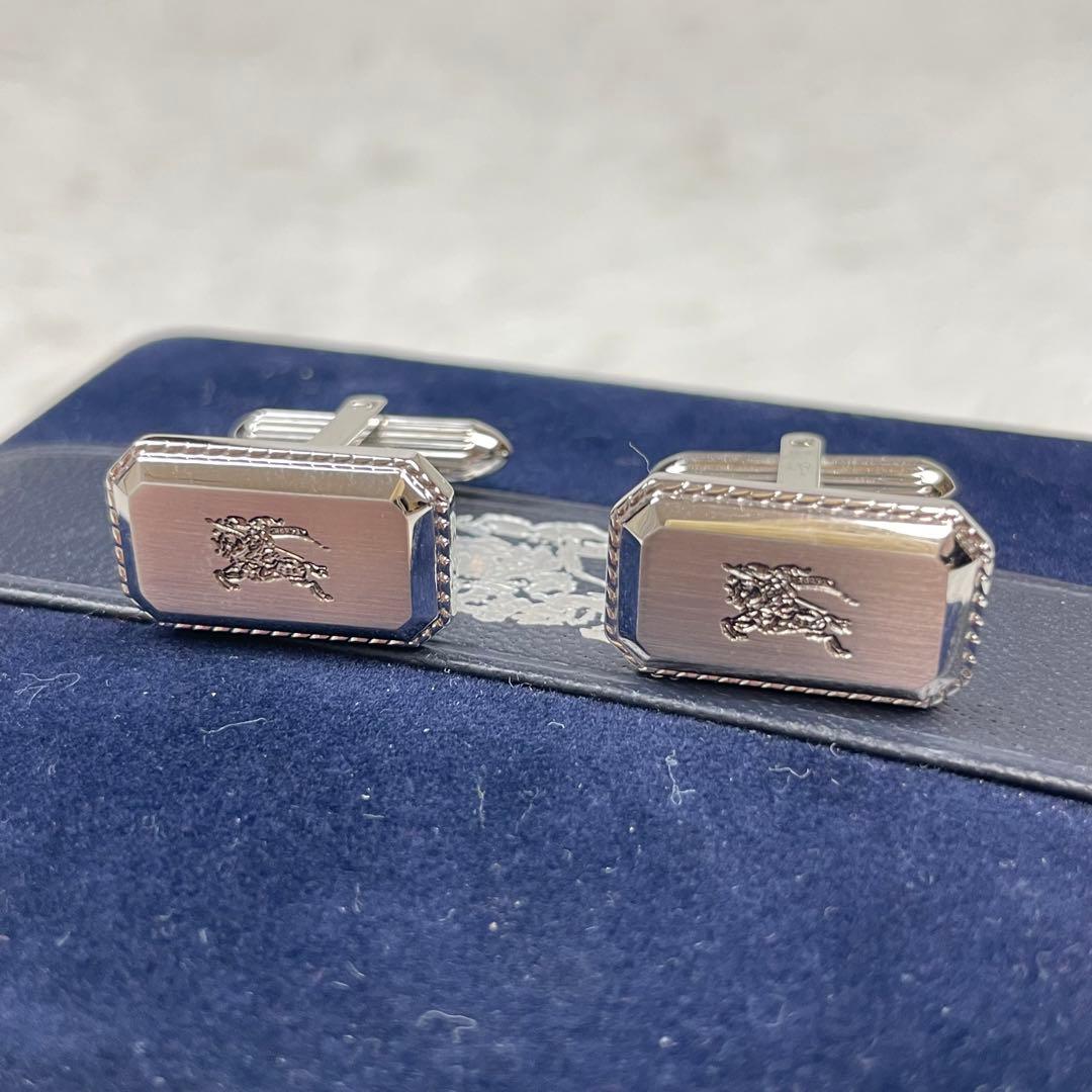 未使用級✨バーバリー✨タイピン✨カフス✨セット✨シルバー✨ロゴ✨箱付き