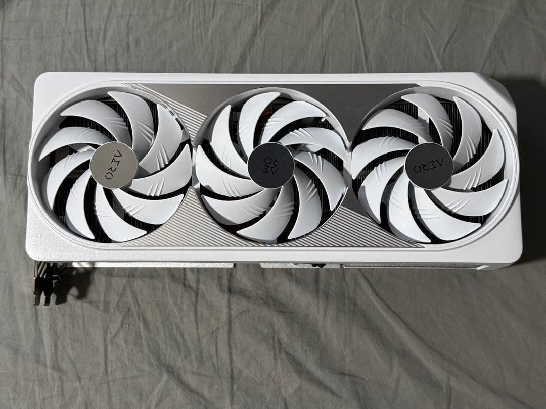 GIGABYTE AERO RTX4090 クーラーのみ ホワイト