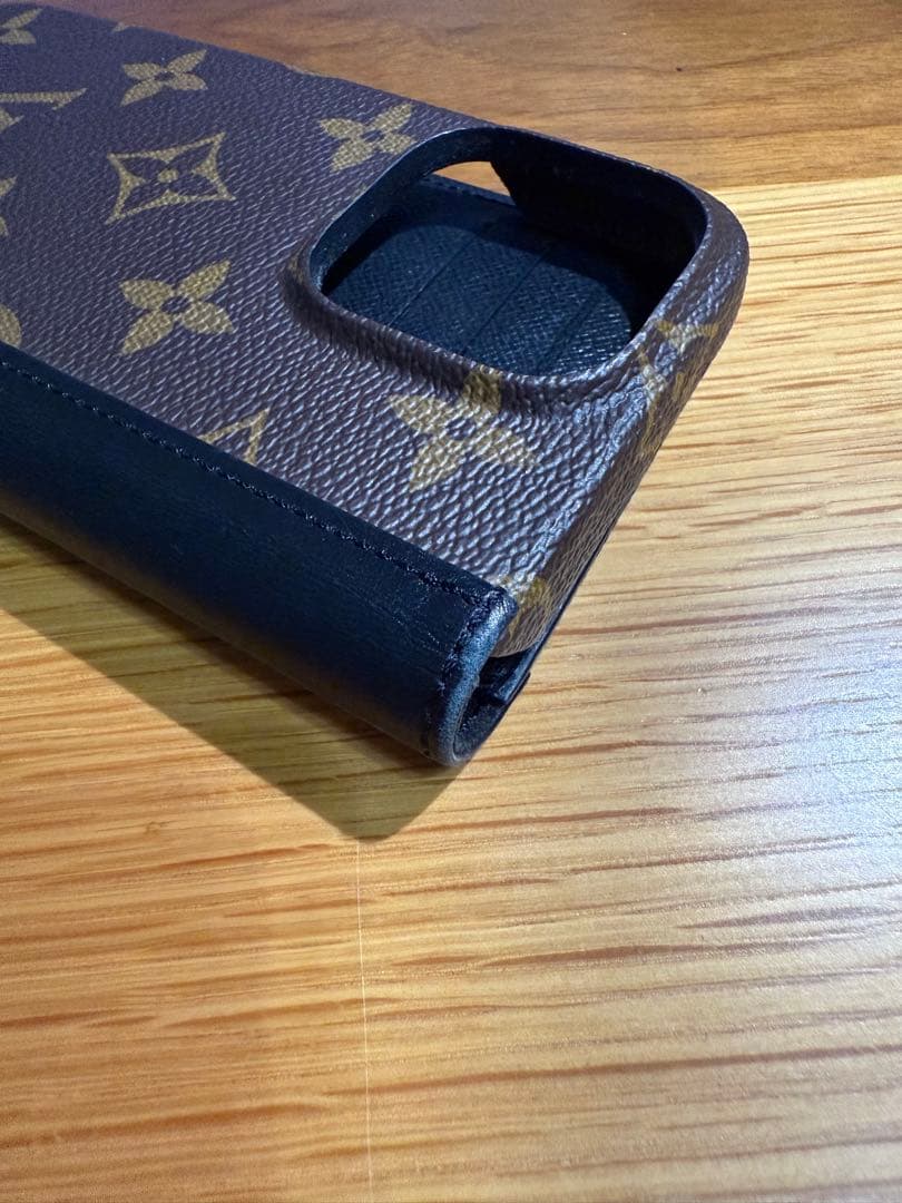 iPhone16pro フォリオ